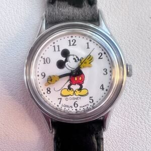 LORUS VINTAGE POINTING DISNEY  MICKEY MOUSE QUARTZ WRISTWATCH RETRO